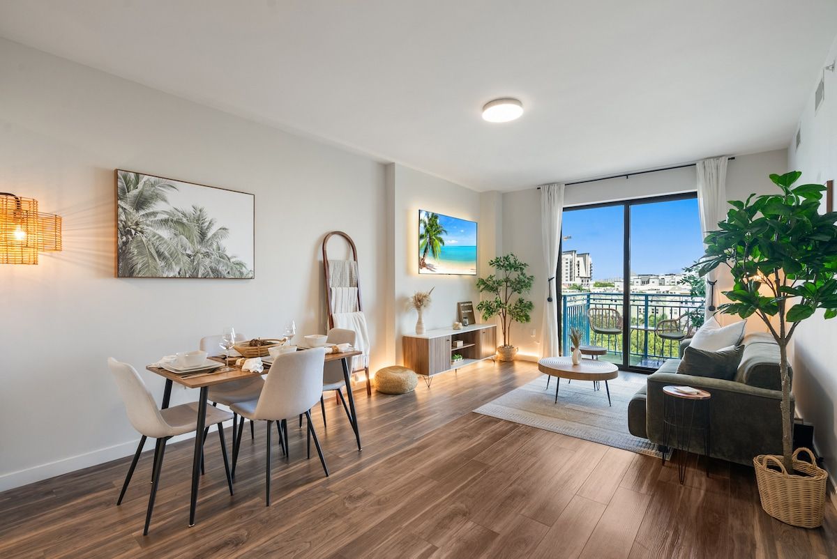 Palm Haven | Flagler Village | Apartment with Balcony & Rooftop Pool