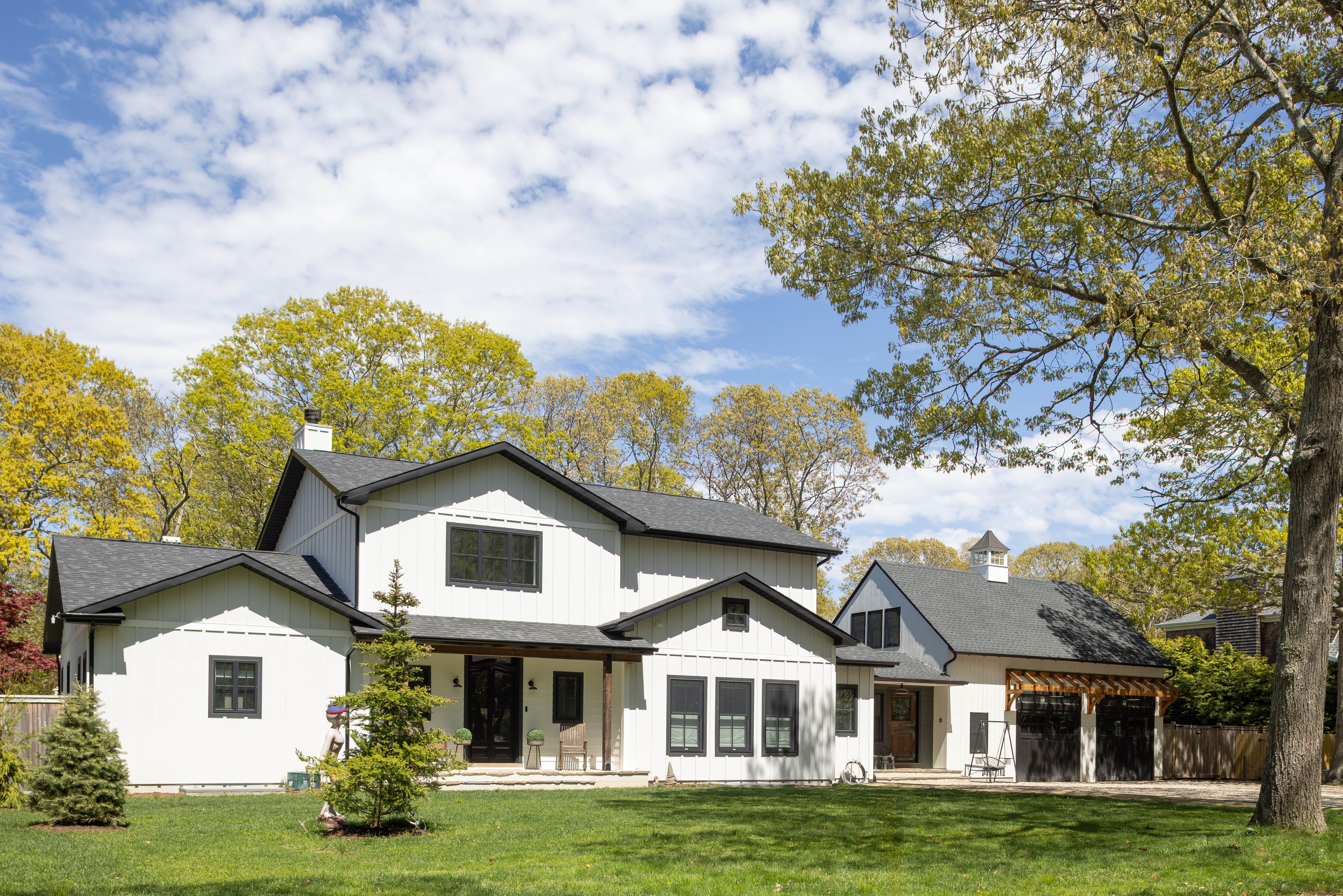Clearwater House | East Hampton Springs | Stylish Home with Pool & Gym