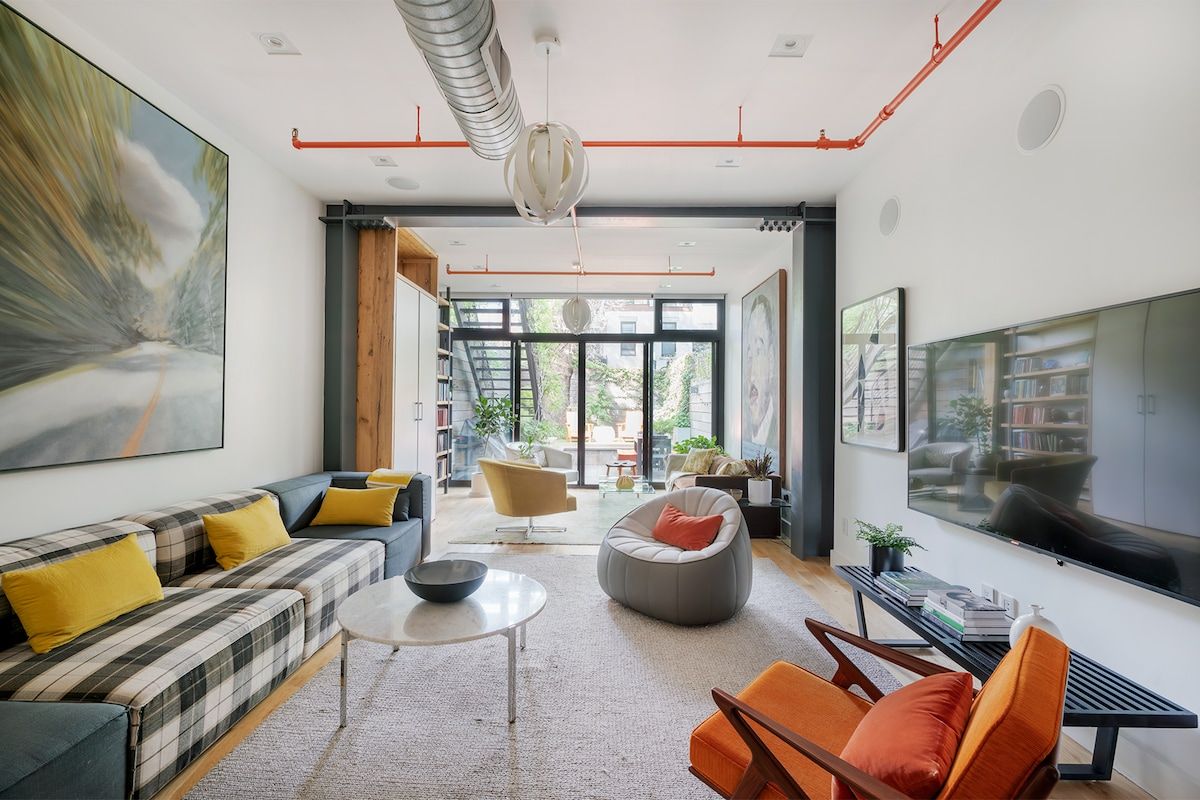 Cheery Harlem | Harlem | Designer Townhouse with Private Backyard