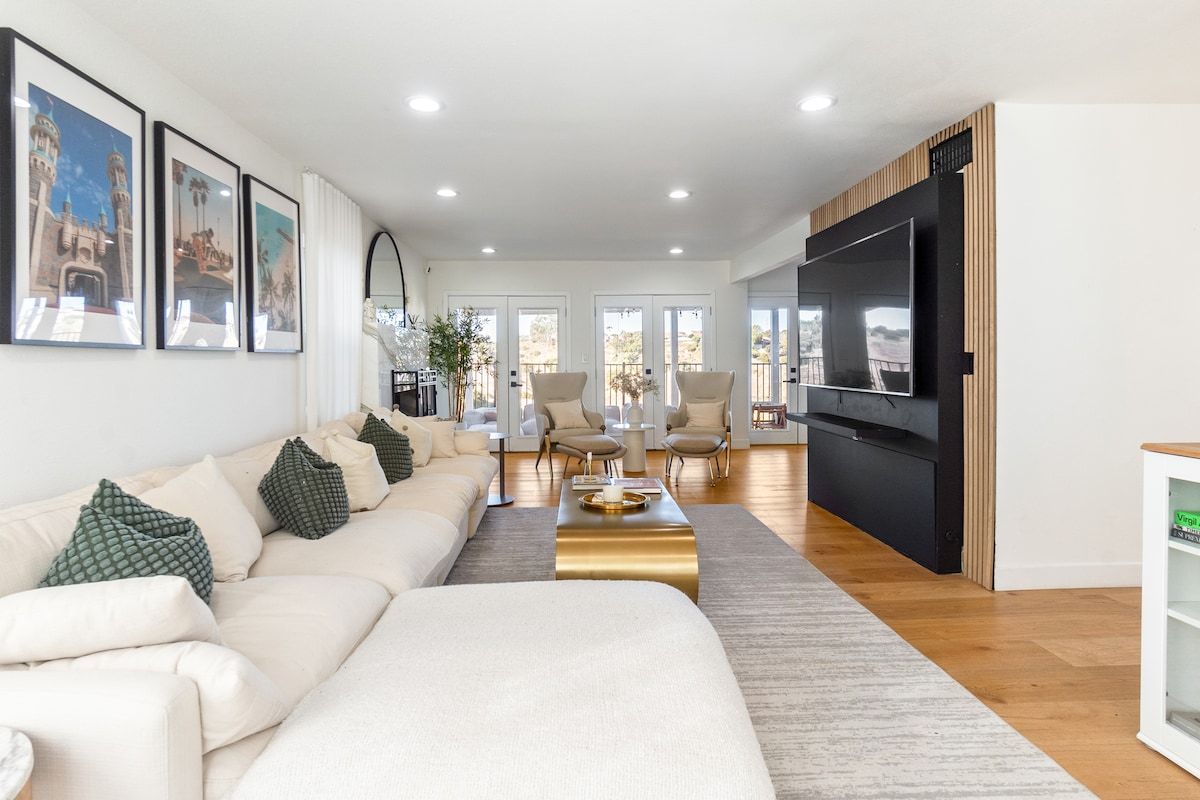 Casa Noire | Baldwin Hills | Luxe Hillside Villa with Hot Tub